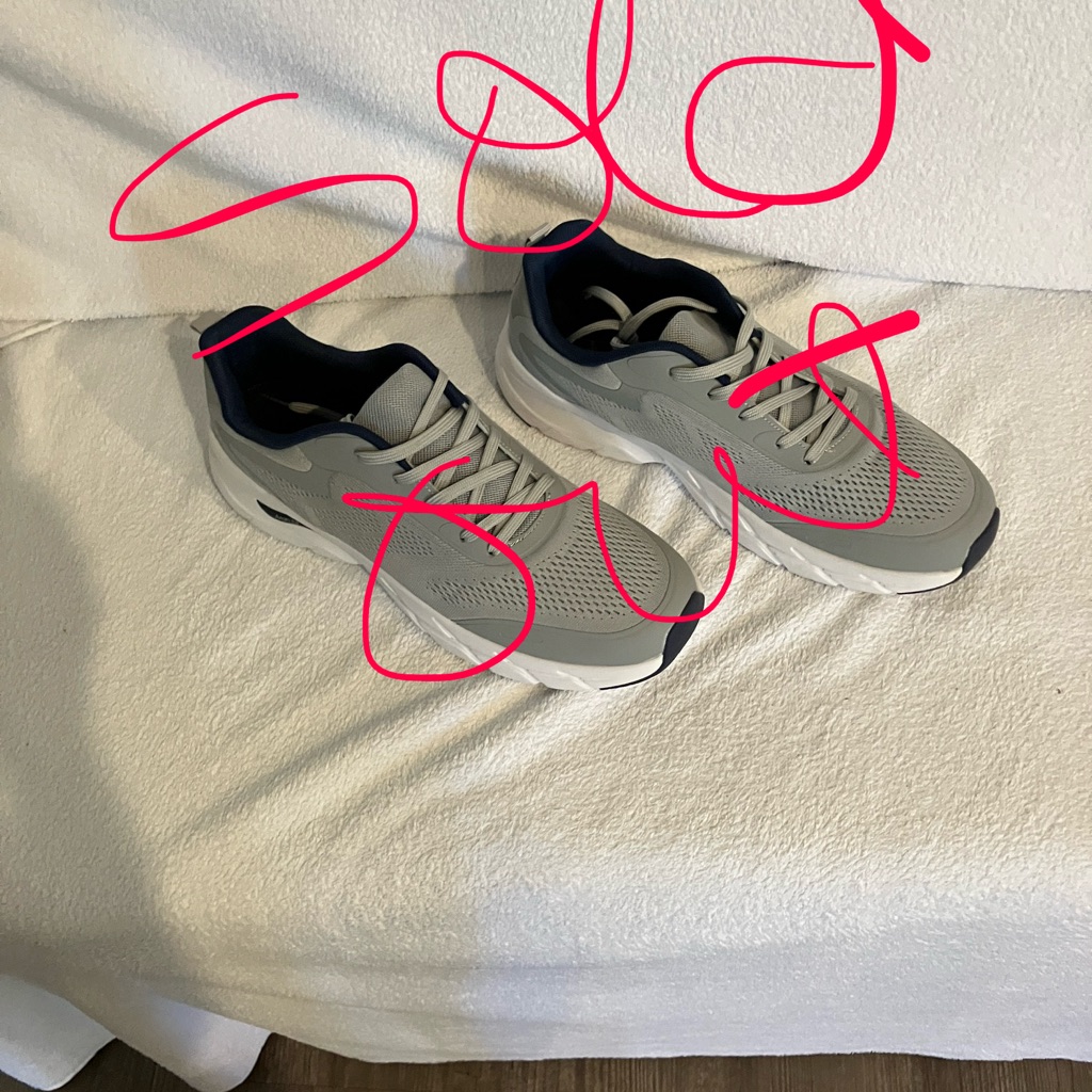Men's Athletic Running Shoes - Gray With Navy Accents